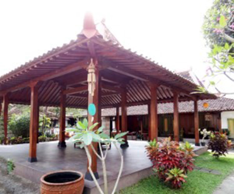 Bagian Pendopo di rumah adat Yogyakarta