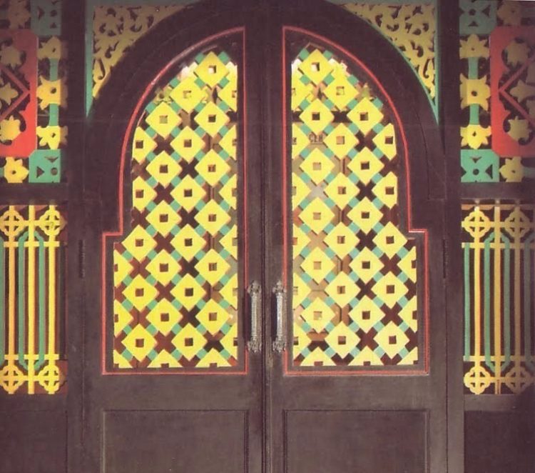 Contoh pintu rumah adat Aceh Rumoh Aceh