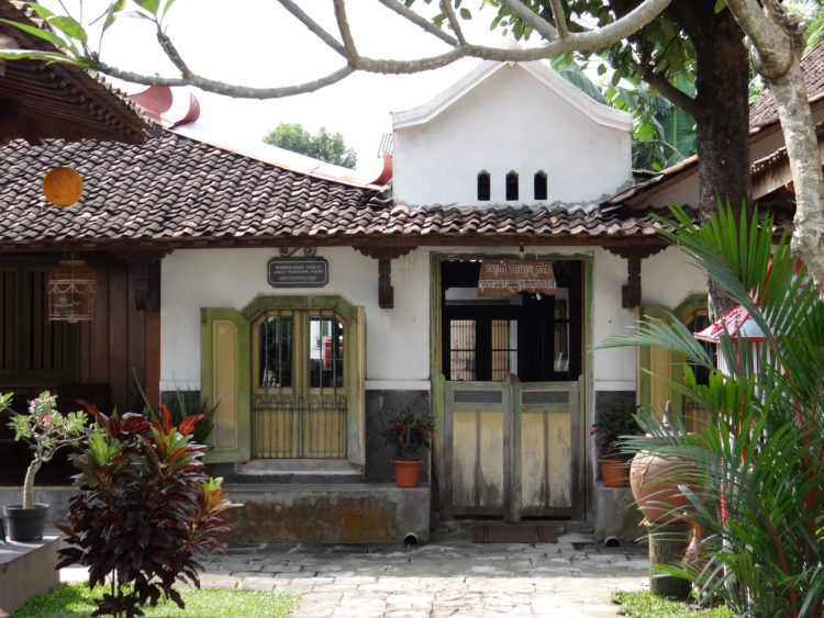 Gambar bagian dalam rumah adat Yogyakarta