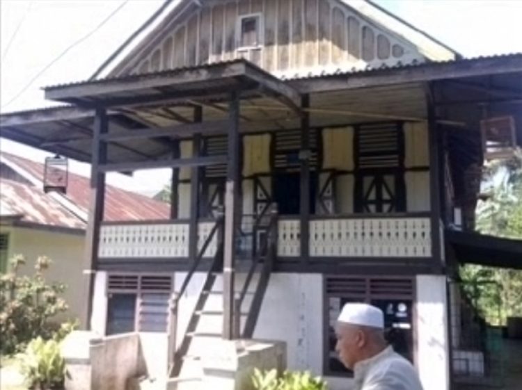 Rumah Adat Bengkulu NAMA GAMBAR PENJELASAN 