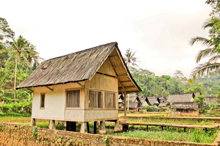 Rumah adat di Jawa Barat Imah Tagog Anjing