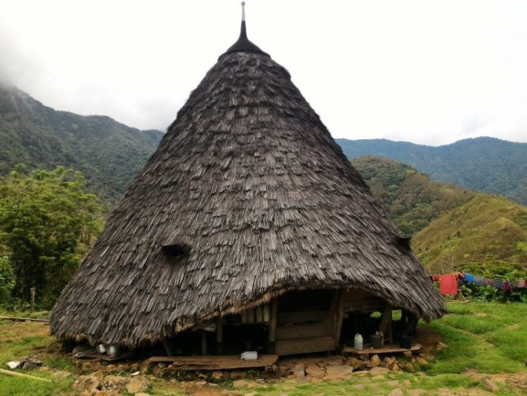 Rumah adat NTT yang dihuni oleh suku Manggarai