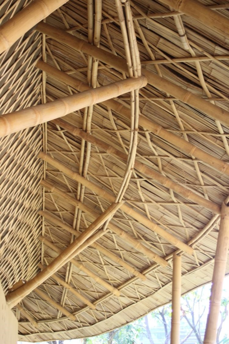 Contoh Rumah adat Aceh material bambu