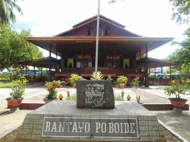 Karakteristik rumah adat gorontalo