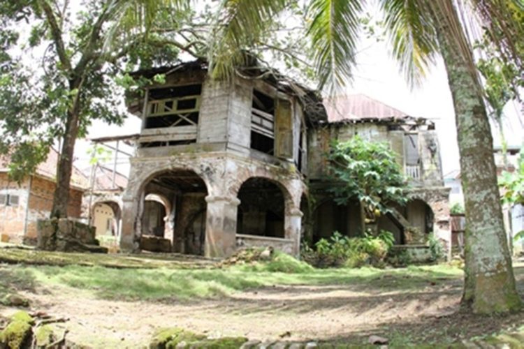 Rumah adat Jambi yang bernama rumah batu pangeran wirokusumo