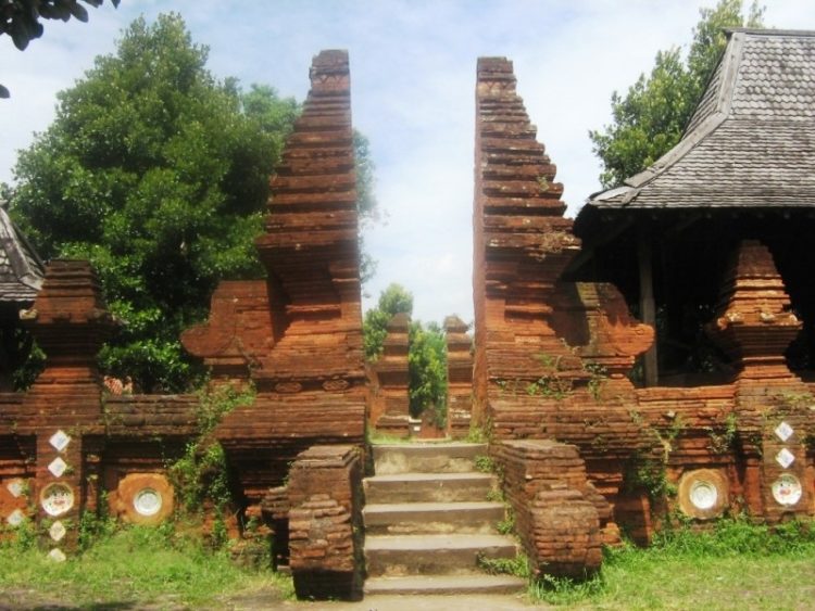 Rumah adat Jawa Gerbang Gapura Keraton Kasepuhan