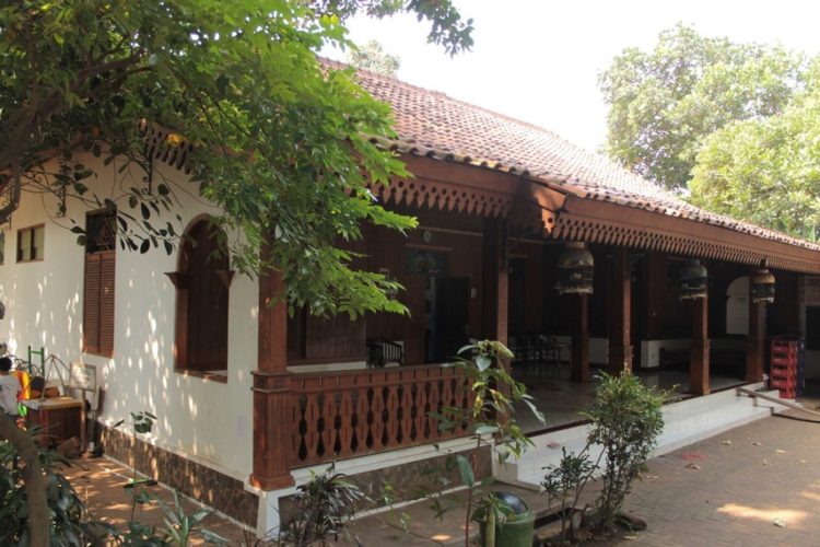 Contoh rumah adat Jawa Joglo Betawi