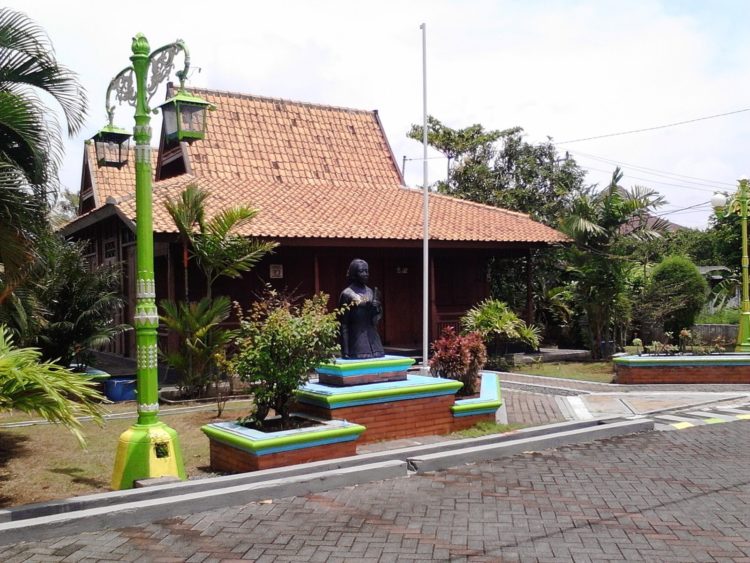 Contoh Rumah adat Jawa Joglo Kabupaten Rembang