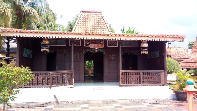 Ini contoh rumah adat Jawa Joglo Situbondo