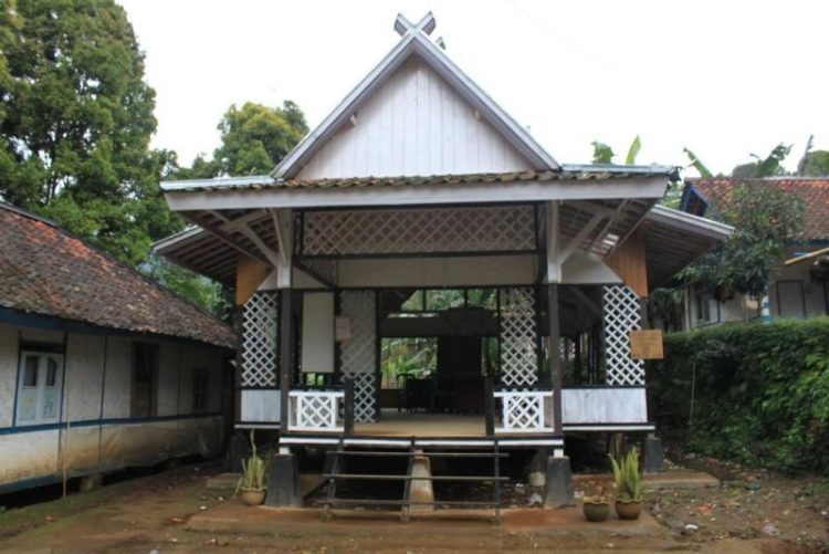 Rumah adat di Jawa Barat Jolopong