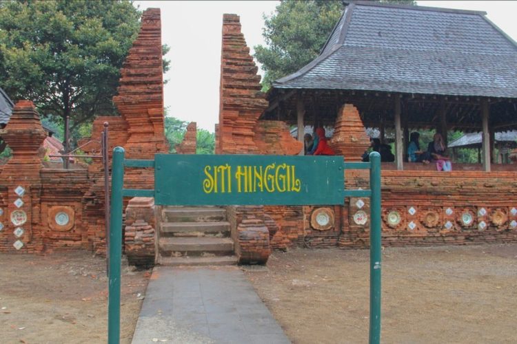 Rumah adat Jawa Keraton Kasepuhan Siti Hinggil