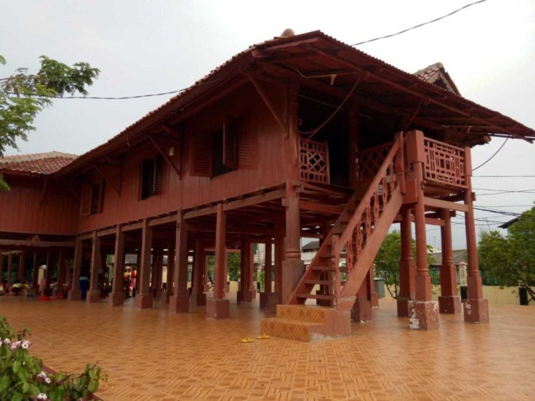 Contoh rumah adat Jawa Rumah Panggung Betawi