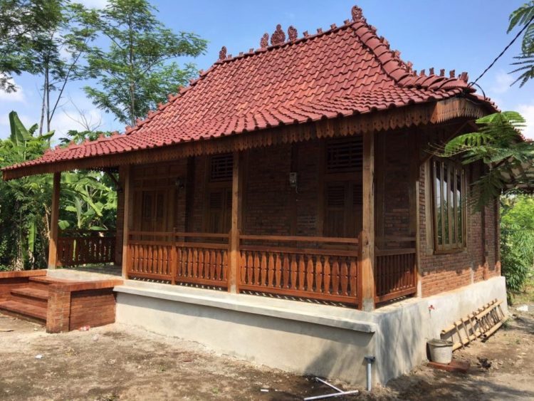 Salah satu contoh rumah adat Jawa Timur Limasan