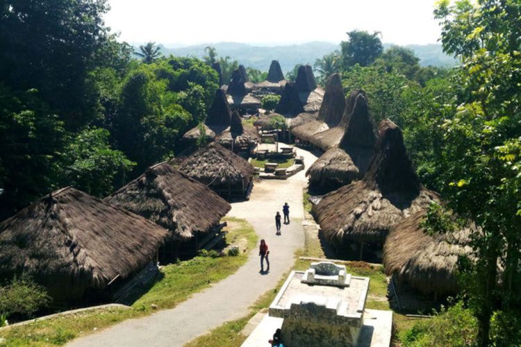 Rumah adat NTT namanya adalah Sao Ata Mosa Lakitana