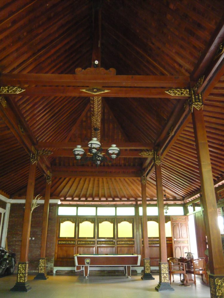 Tiang utama (soko guru) di rumah Joglo atau rumah adat Yogyakarta