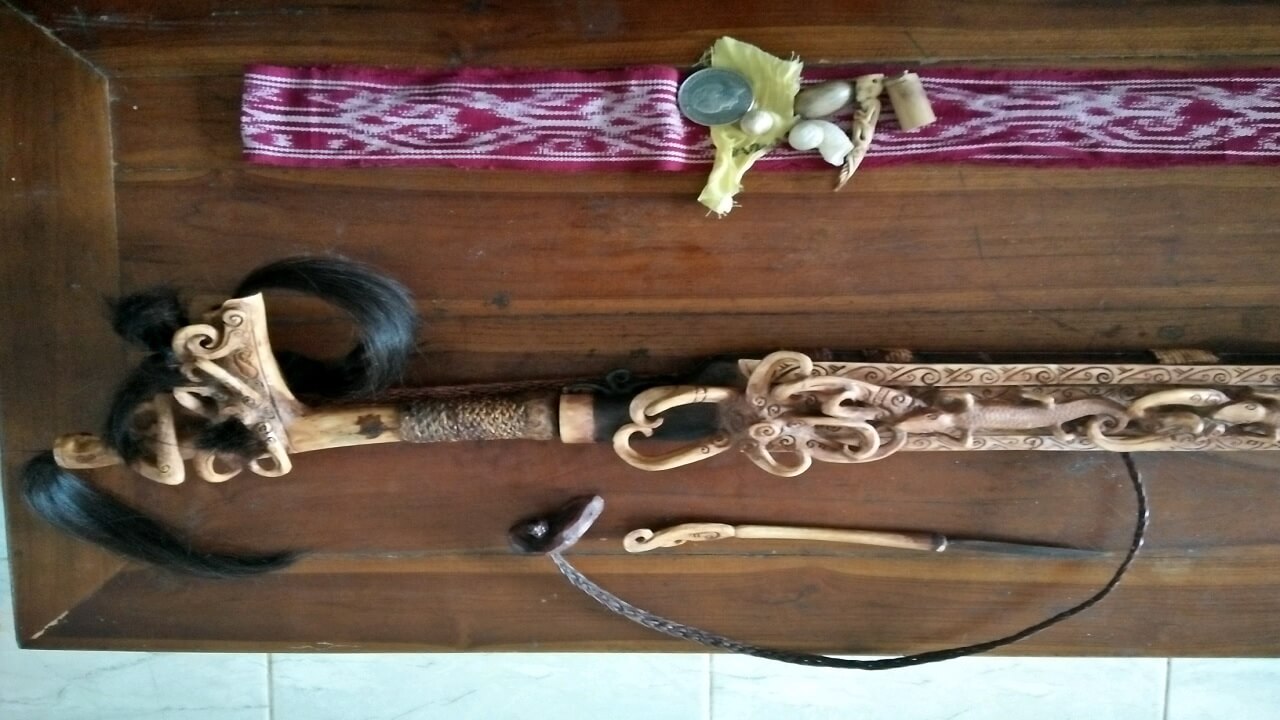 mandau senjata tradisional kalimantan barat