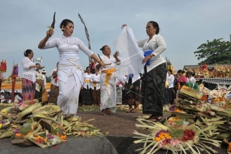 Senjata tradisional bali berfungsi sosial mendukung upacara kemasyarakatan