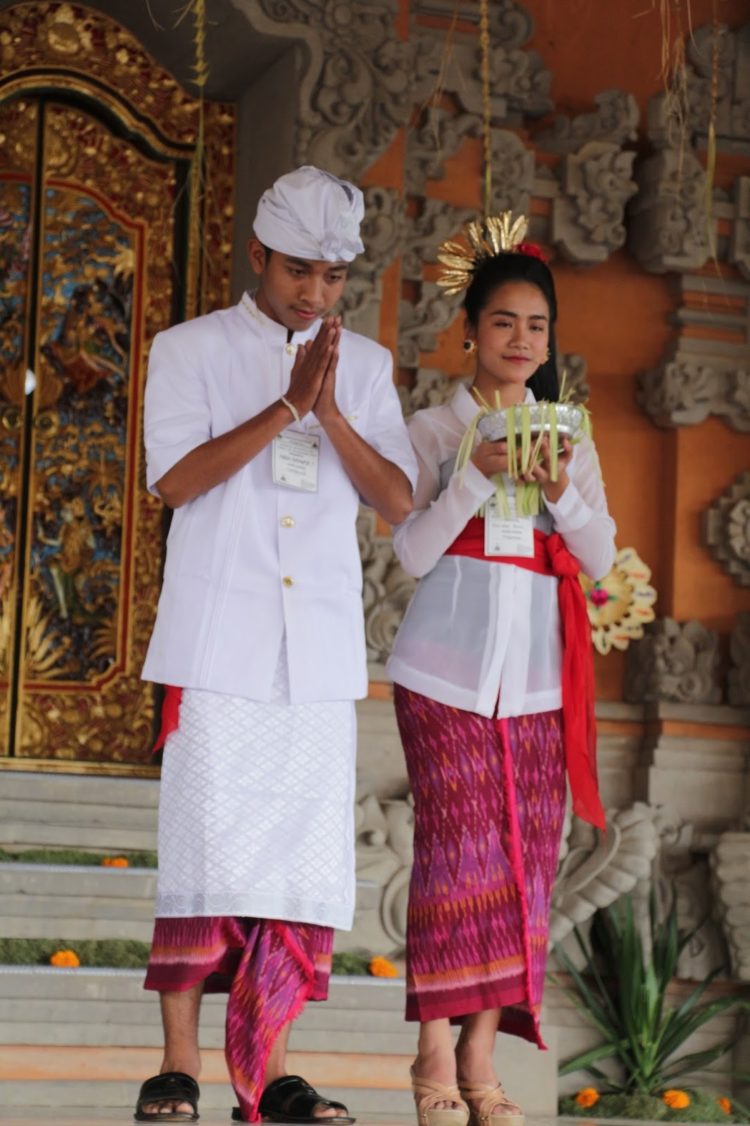 aksesoris baju adat bali