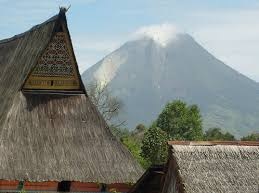 struktur atap di rumah adat karo