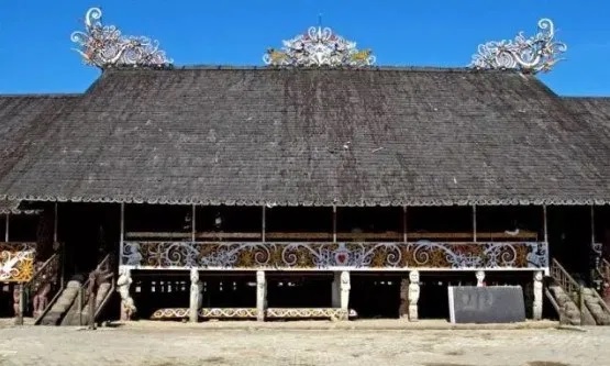 konstruksi atap rumah adat lamin