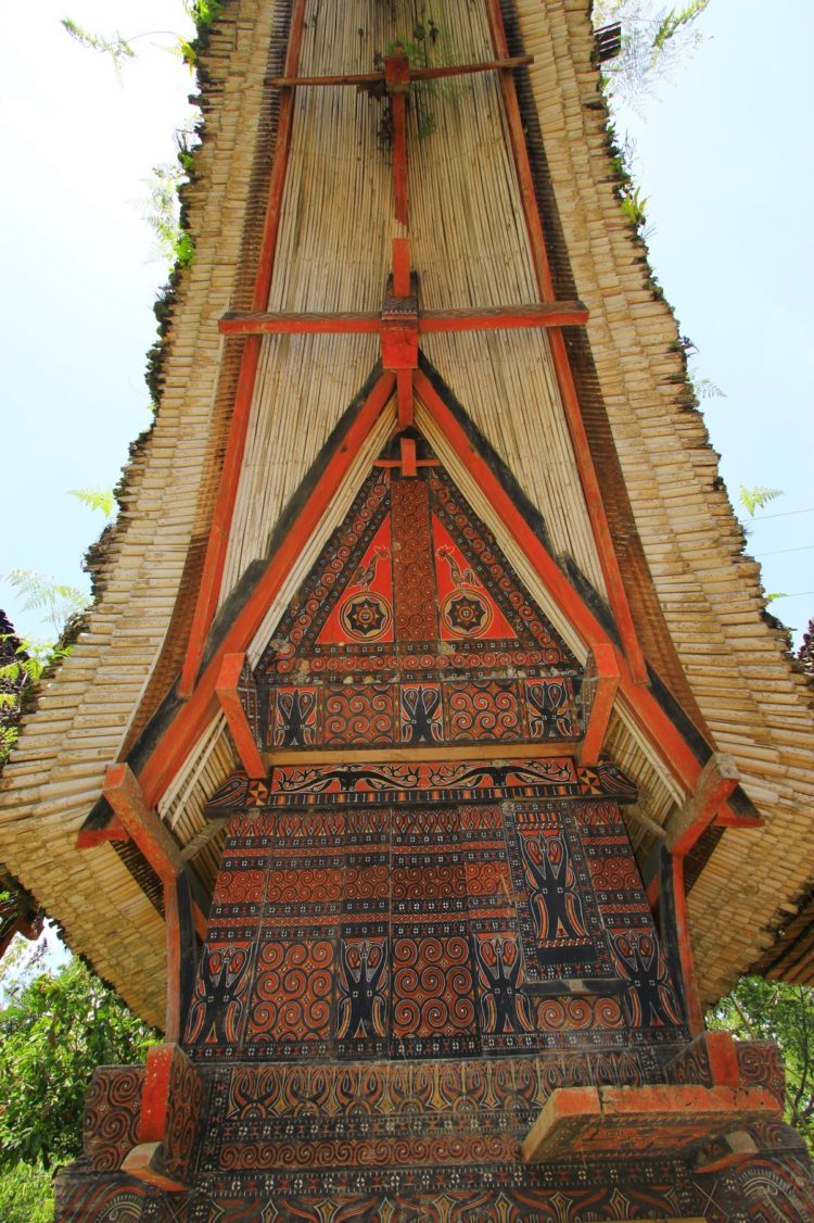 tap rumah adat toraja dari ijuk