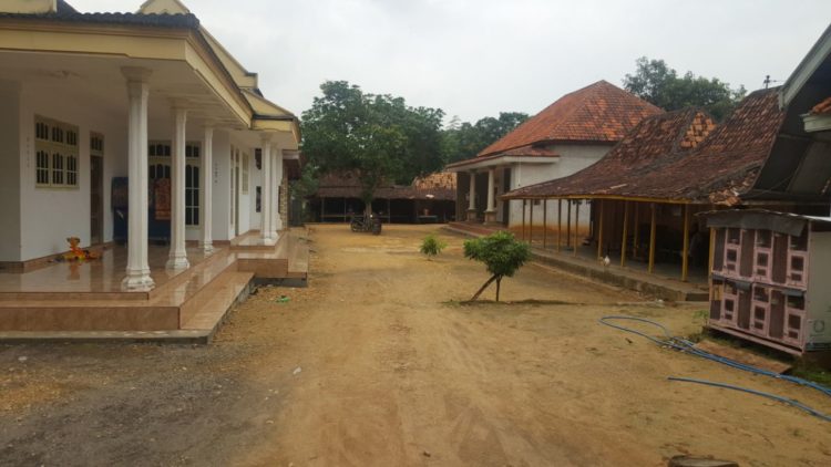 contoh gambar rumah adat madura