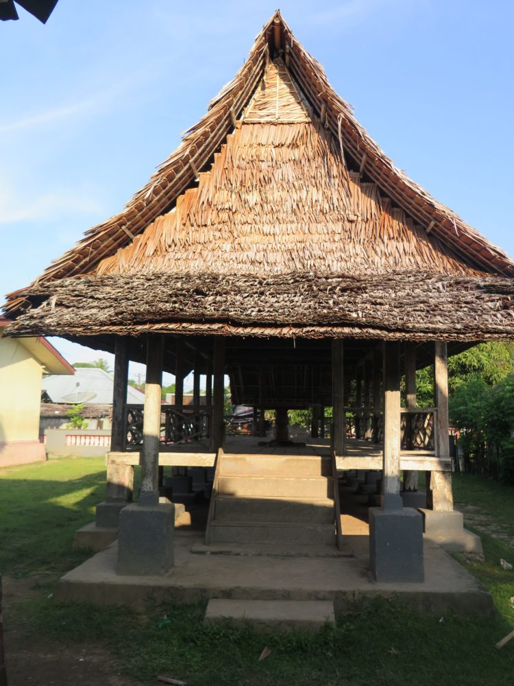 4 Rumah Adat Baileo KEUNIKAN PENJELASAN GAMBAR 