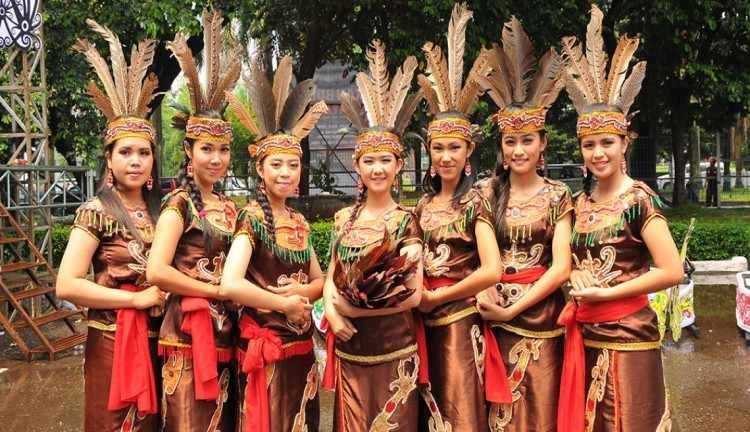 jenis baju tradisional dayak ngaju pakaian adat kalimantan timur