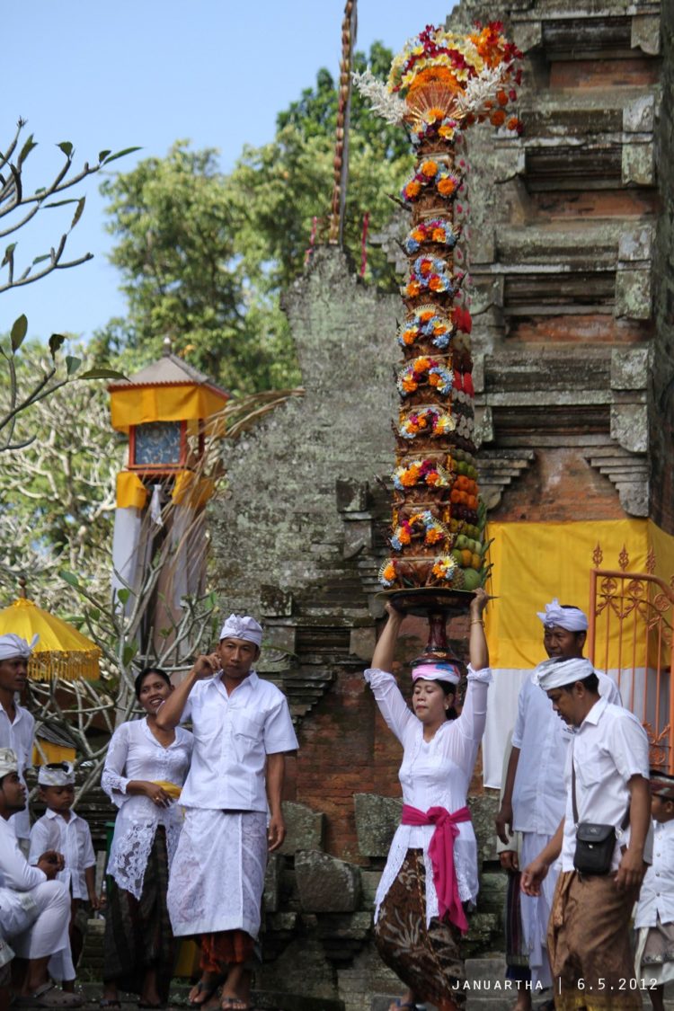 filosofi pakaian adat bali