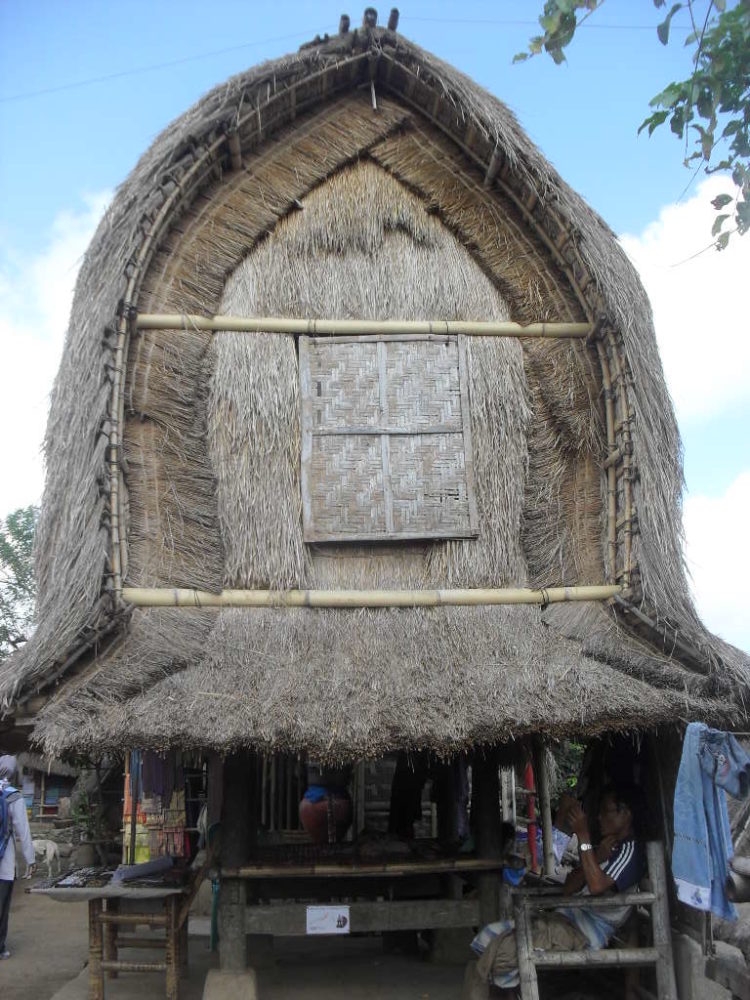 9 Rumah Adat Lombok beserta Nama Gambar Penjelasan