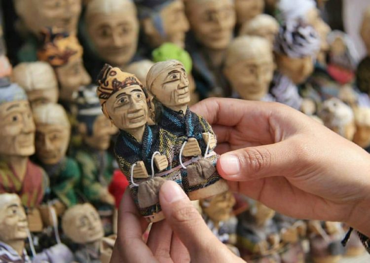 gambar handicraft toraja oleh oleh khas makassar