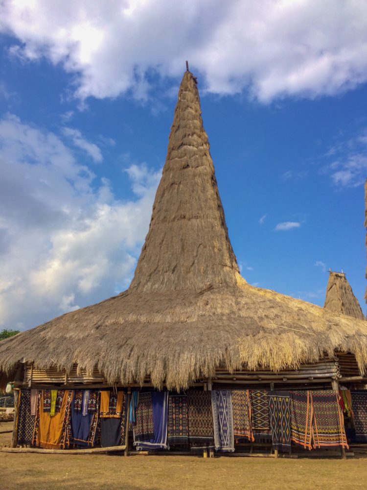 makna bagian rumah adat sumba