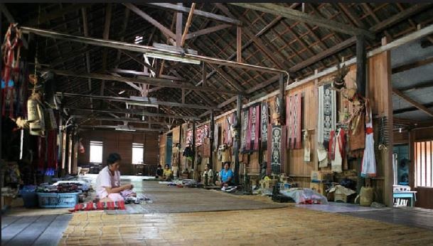 bentuk kamar tidur rumah adat lamin