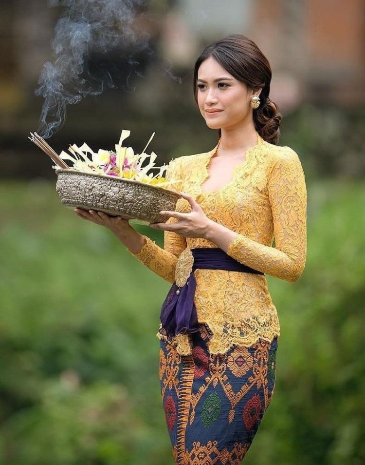 kebaya pakaian adat bali