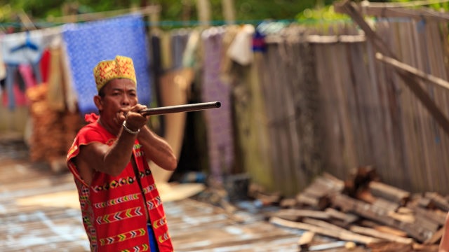 keterangan kepercayaan sumpit senjata tradisional kalimantan tengah