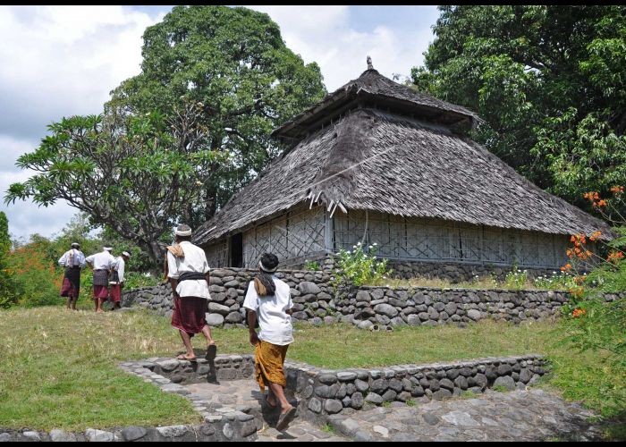 mesjid bayan beleq adalah peninggalan kerajaan lombok