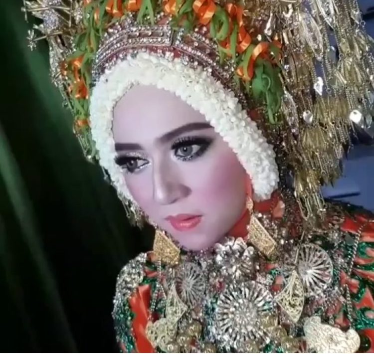 jenis kerudung pakaian adat aceh