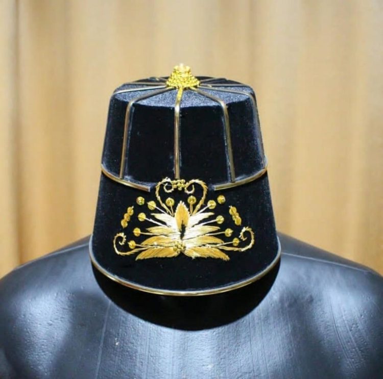 topi dari pakaian adat jawa tengah
