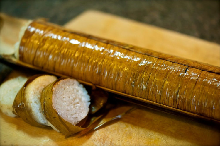 betuk lemang oleh oleh khas medan