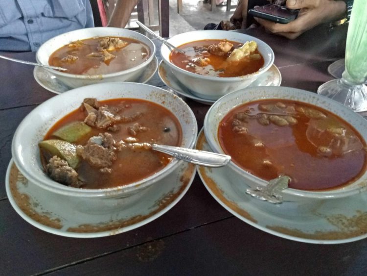 hidangan makanan khas aceh Kari Kambing dari Pidie