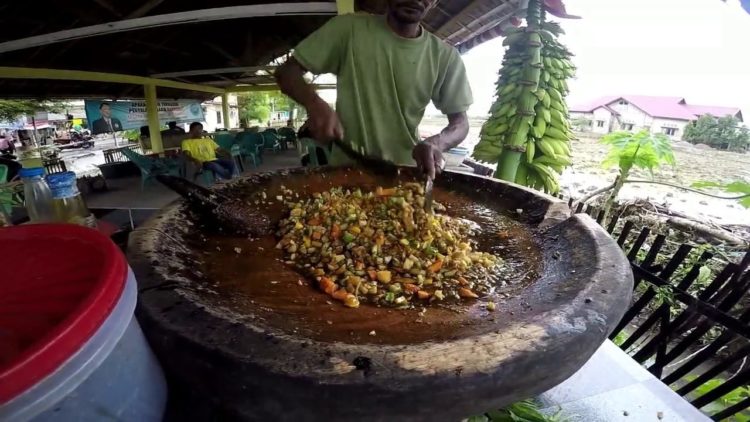 makanan khas aceh Rujak Daun hanya dibuat saat