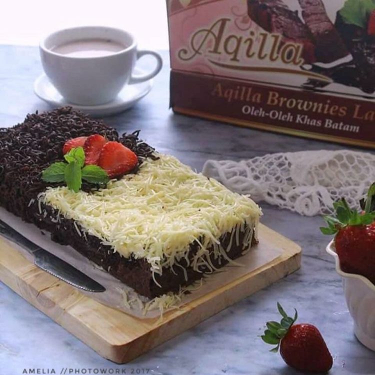 ilustrasi makanan khas batam brownies lava