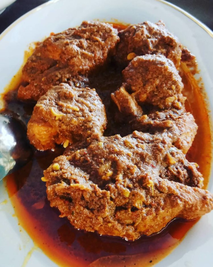 nama makanan khas bengkulu gulai ayam undak teghung