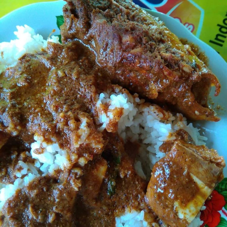 contoh makanan khas bengkulu gulai kemba'ang