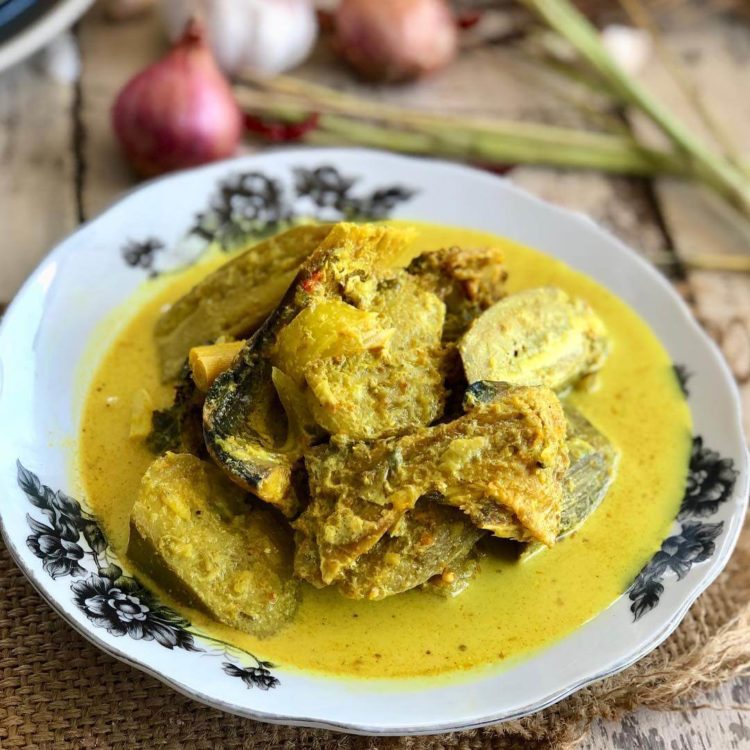 foto makanan khas bengkulu gulai pisang