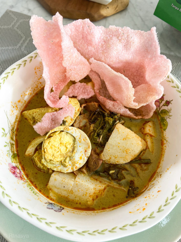 nama makanan khas bengkulu lontong tunjang