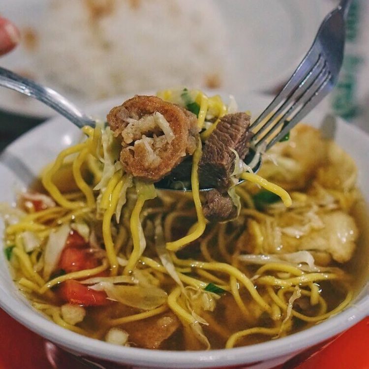 keunikan makanan khas bogor Soto Mie Mang Ohim