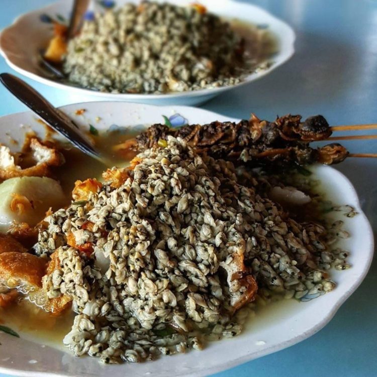 lontong kupang adalah makanan khas jawa timur 