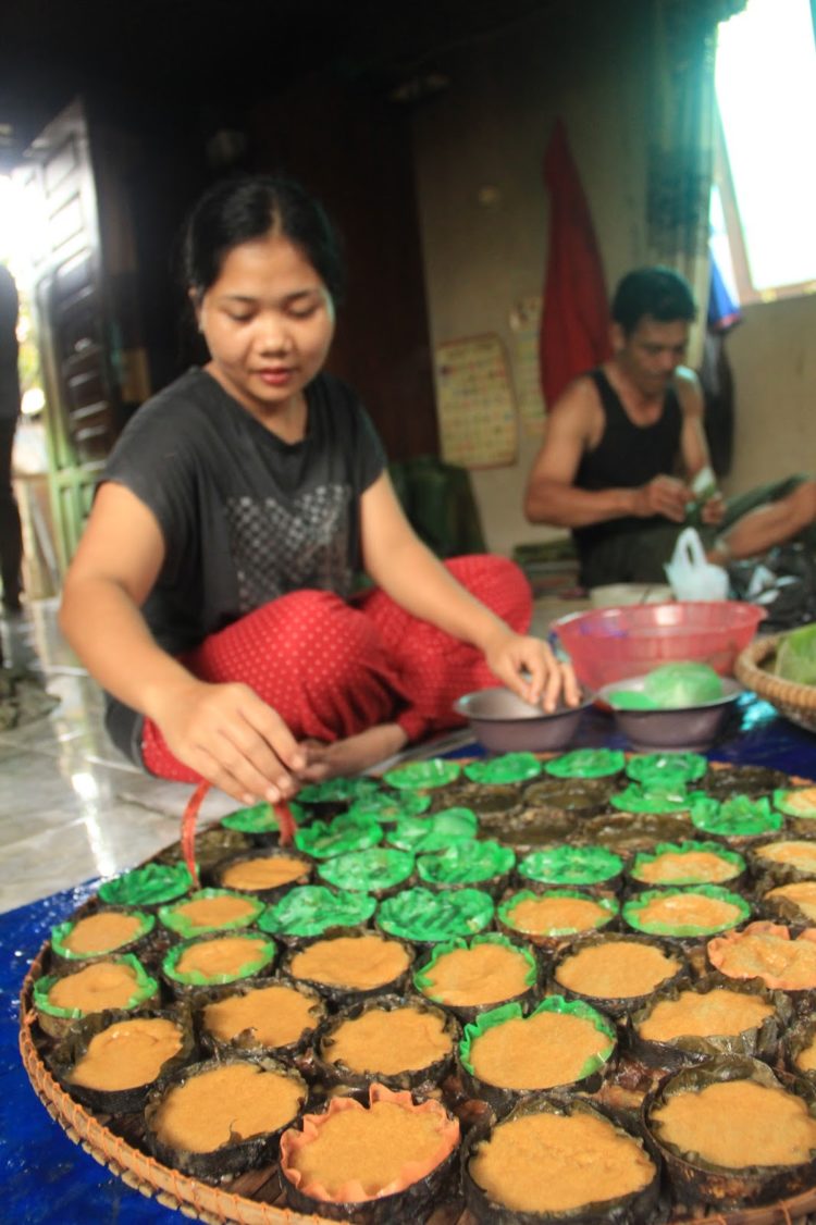 ilustrasi makanan khas kalimantan tengah wadai apam