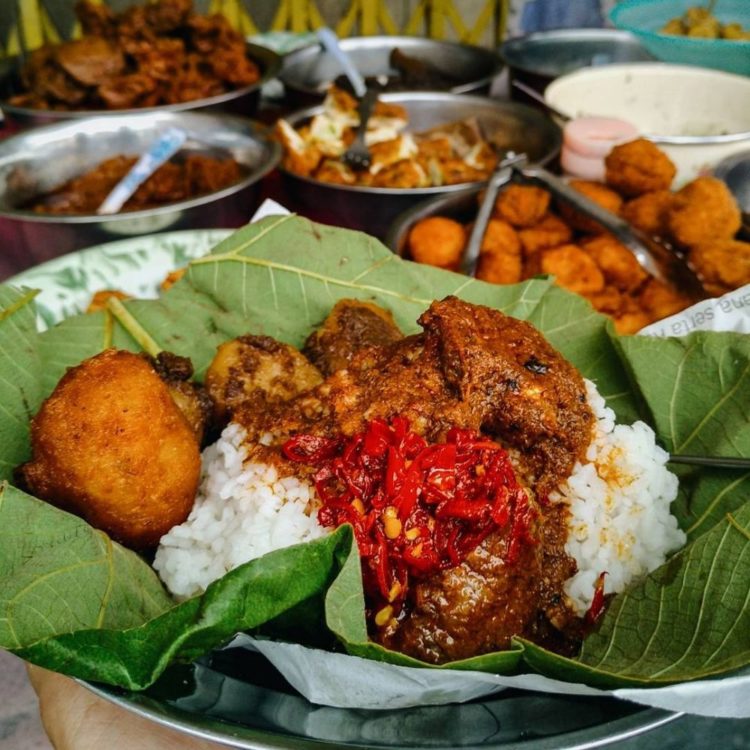 olahan nasi jamblang daun jati makanan khas jawa barat